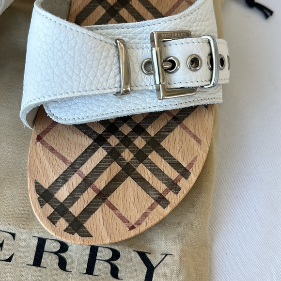 NEW! BURBERRY SZ 8/39 WOODEN LEATHER STRAP SLIDE SANDALS, NWOB, WITH DUST BAG - Picture 2 of 12
